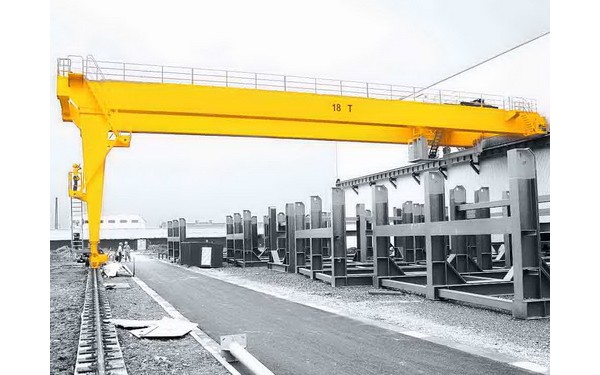 18T�Wʽ�W��(bi��o)���Tʽ���ؙC(j��) 18t European standard semi-gantry crane